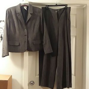 Woman's 2 piece suit